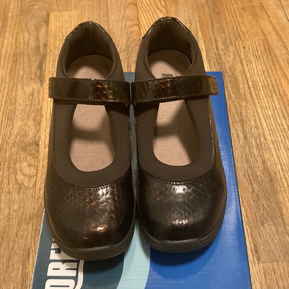 Drew Rose Shoes Women’s size 7, medium width in Brown Print 14375-8F